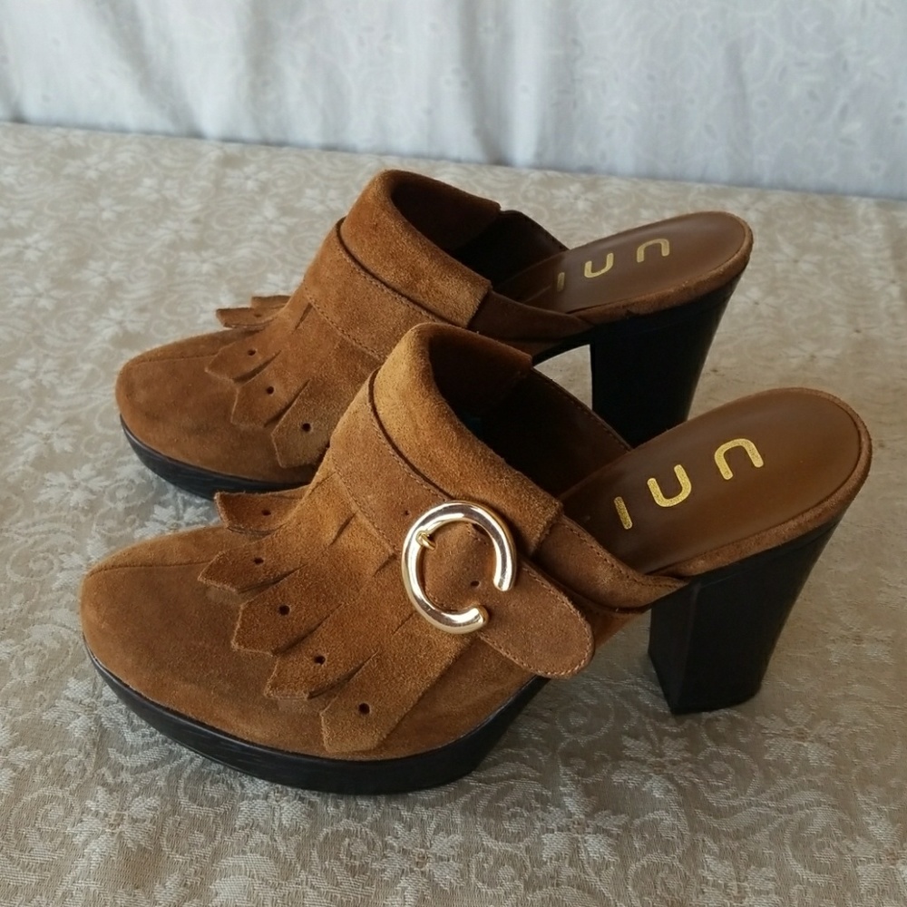 UNISA WOMEN'S SHOES,  SIZE 8M !!